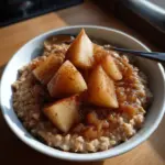 Buchweizen-Porridge mit Birnenkompott