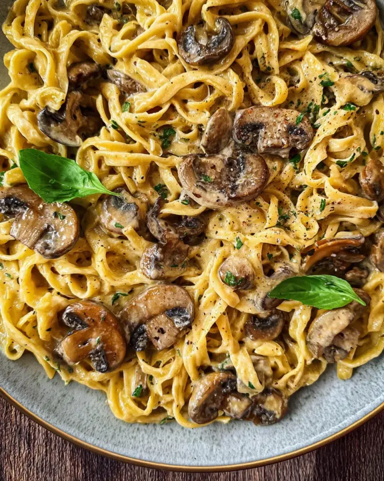 Cremige Pasta in Champignonrahmsauce (vegetarisches Rezept)