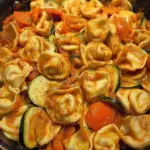 Cremige Tortellini Pfanne mit Gemüse