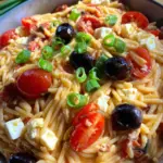 Griechische Reisnudeln mit Tomaten, Feta und Oliven