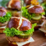 Mini Laugen Burger mit Leberkäse