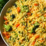 One Pot Orzo-Pasta mit Brokkoli, Möhren und Cheddar