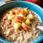 Schnelles und einfaches Apfelkuchen-Porridge